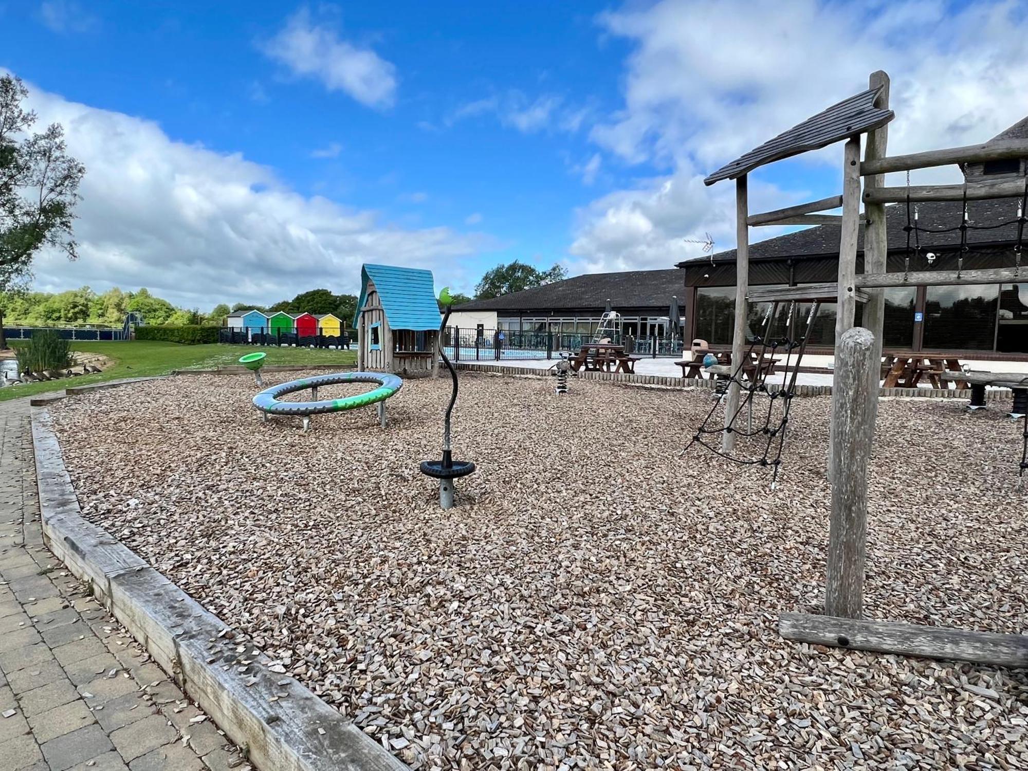 Wildflower, Premium Plus Hot Tub Lodge South Cerney Exterior photo